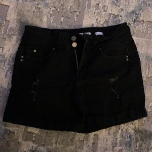 Ymi black shorts size 7mid rise🌀🌀
